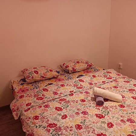 Lux Apartament In The Bubble Of Piata Romana Bucarest Esterno foto