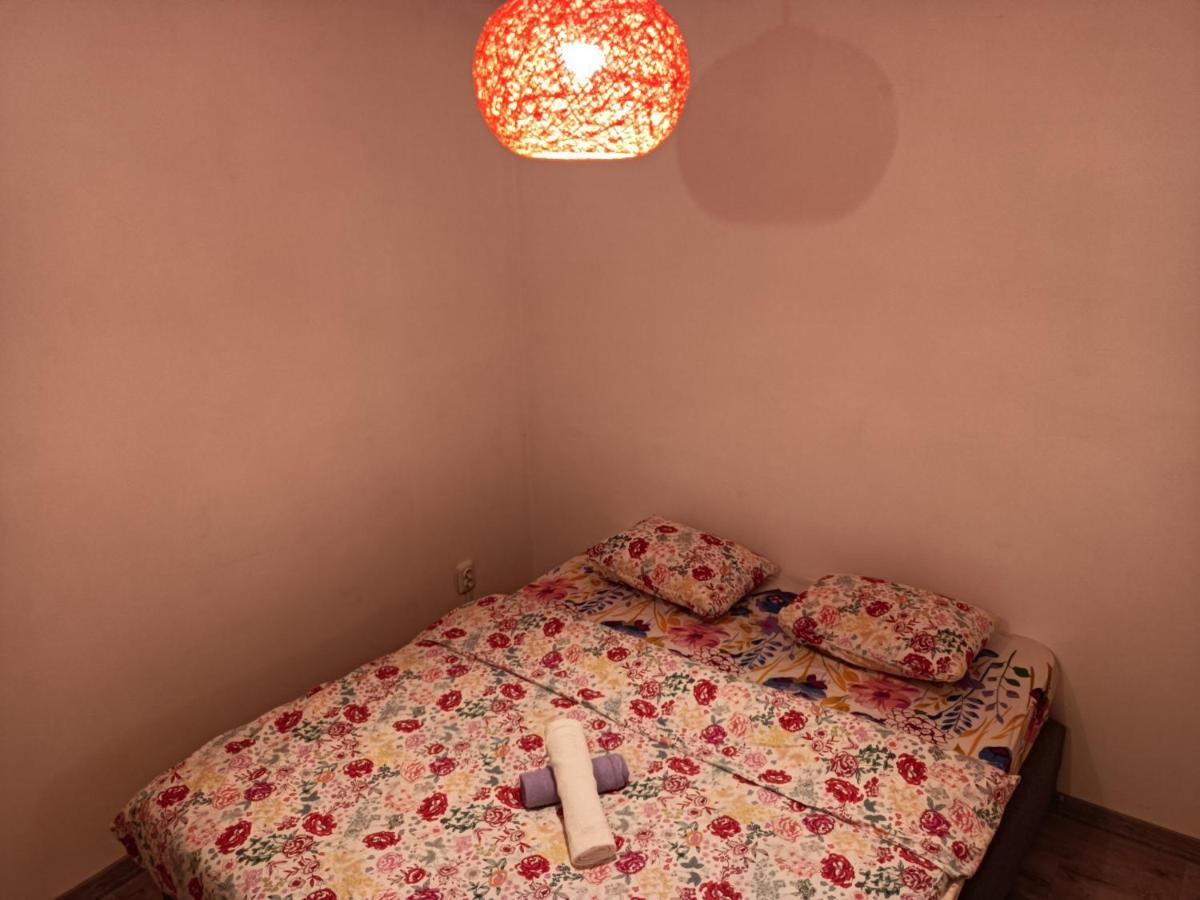 Lux Apartament In The Bubble Of Piata Romana Bucarest Esterno foto