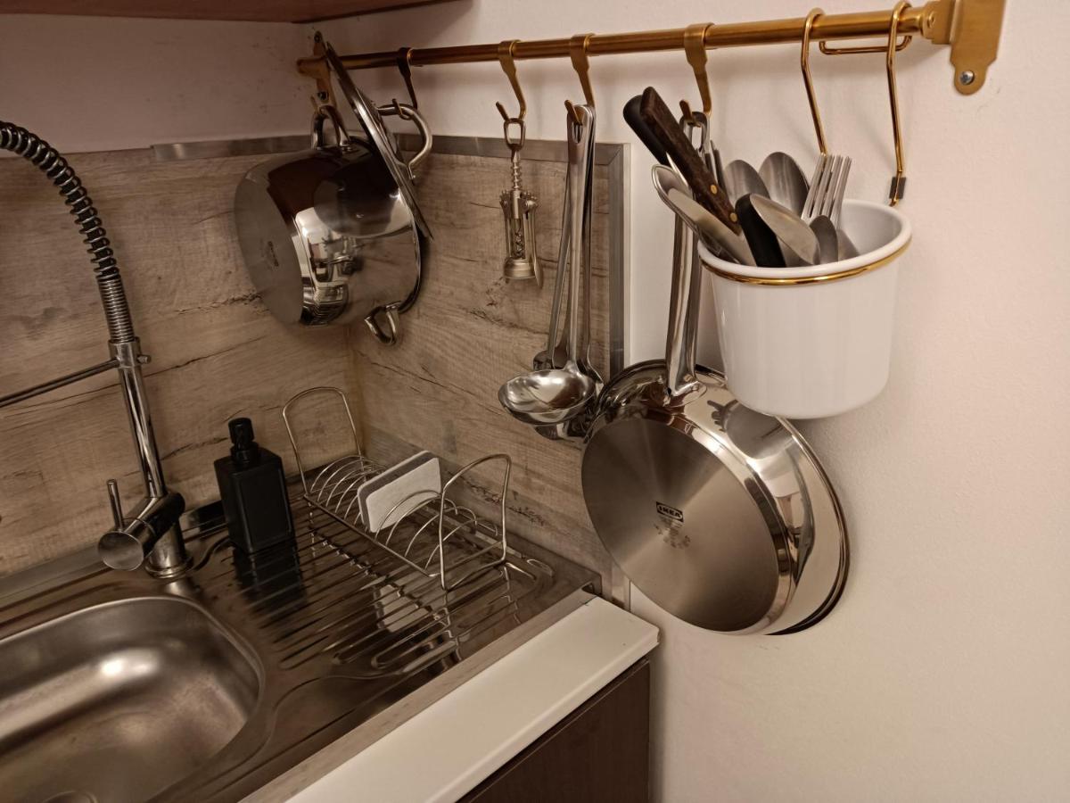 Lux Apartament In The Bubble Of Piata Romana Bucarest Esterno foto