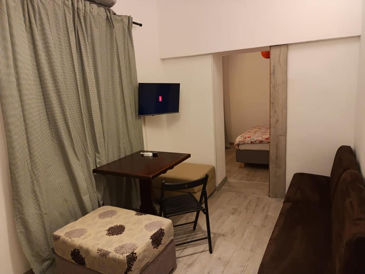 Lux Apartament In The Bubble Of Piata Romana Bucarest Esterno foto