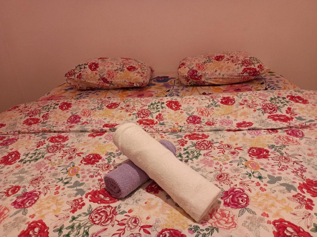 Lux Apartament In The Bubble Of Piata Romana Bucarest Esterno foto