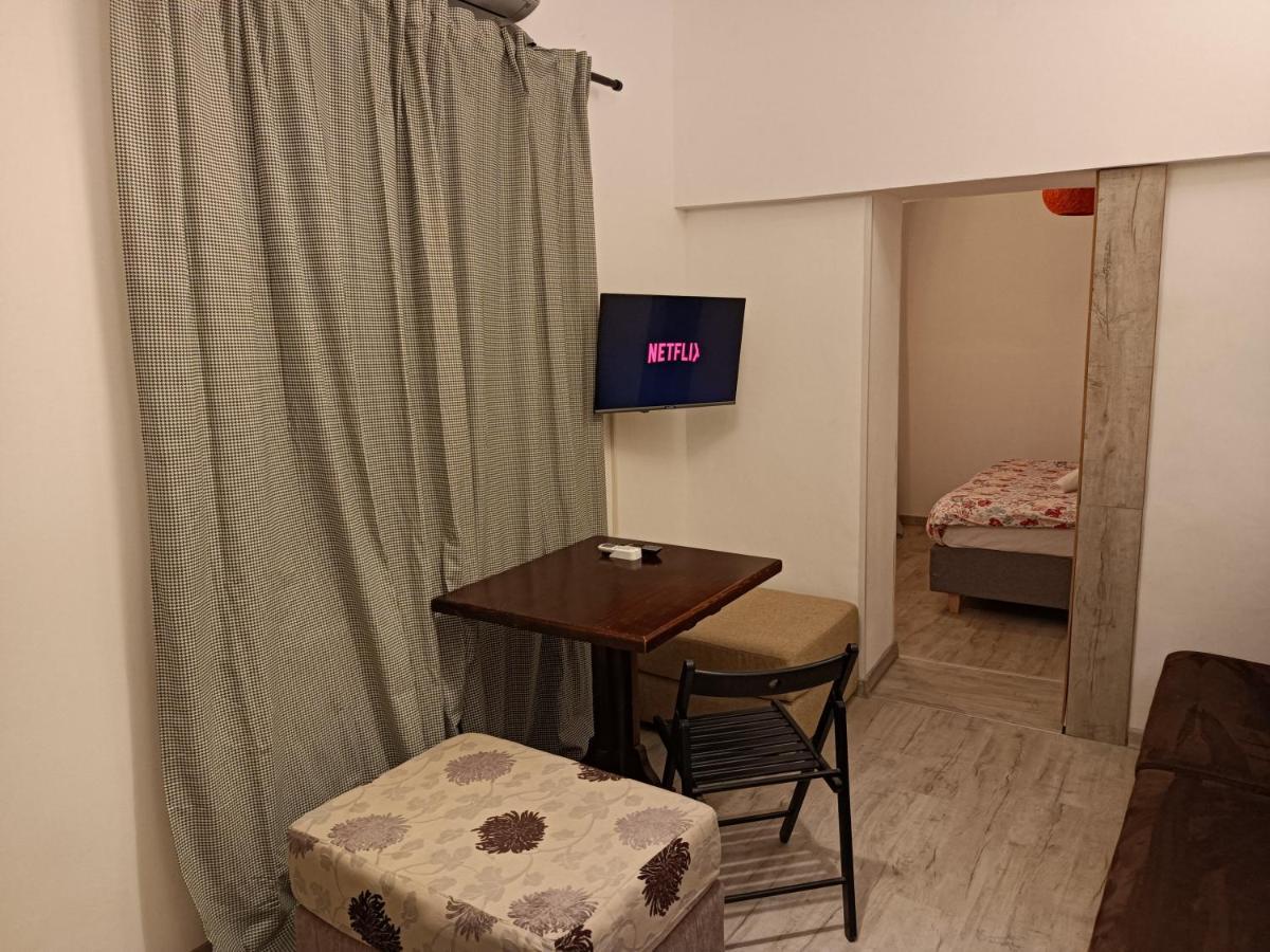 Lux Apartament In The Bubble Of Piata Romana Bucarest Esterno foto