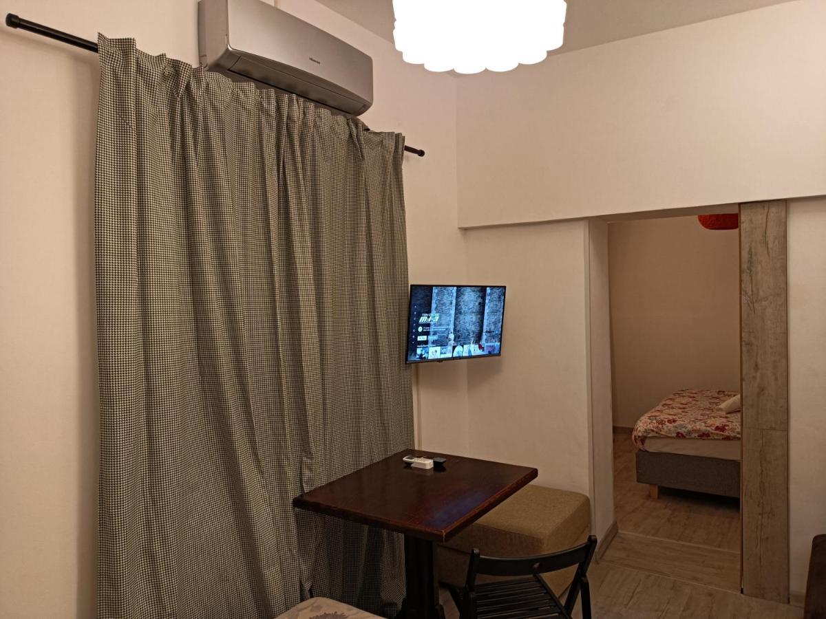 Lux Apartament In The Bubble Of Piata Romana Bucarest Esterno foto